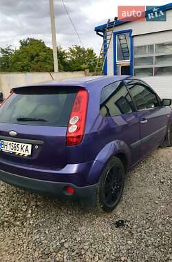 Хэтчбек Ford Fiesta 2006 в 