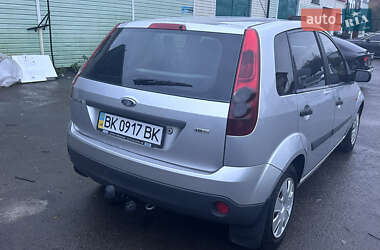 Хэтчбек Ford Fiesta 2006 в 