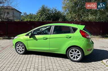 Хэтчбек Ford Fiesta 2015 в 