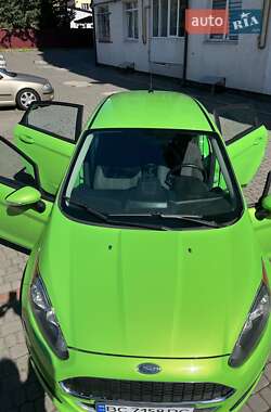 Хэтчбек Ford Fiesta 2015 в 