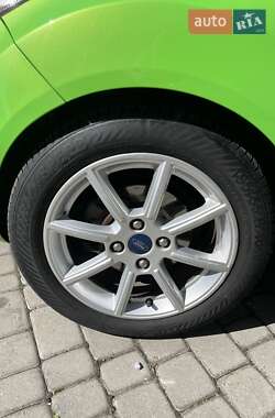 Хэтчбек Ford Fiesta 2015 в 