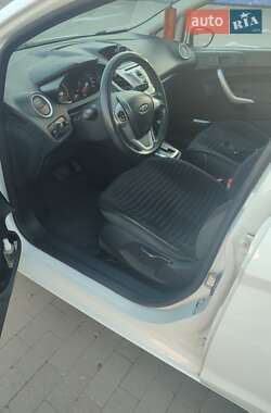 Хэтчбек Ford Fiesta 2012 в 