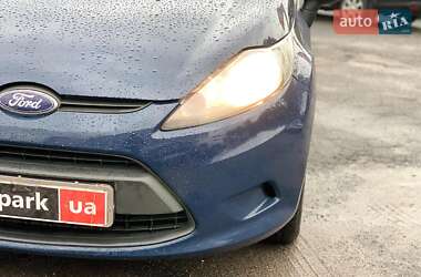 Хэтчбек Ford Fiesta 2012 в 
