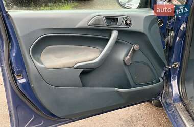 Хэтчбек Ford Fiesta 2012 в 