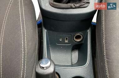 Хэтчбек Ford Fiesta 2012 в 