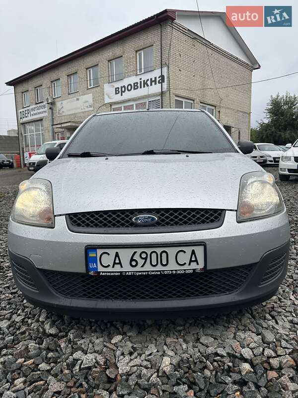 Хэтчбек Ford Fiesta 2006 в Смеле