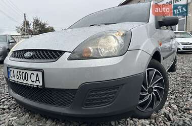 Хэтчбек Ford Fiesta 2006 в 