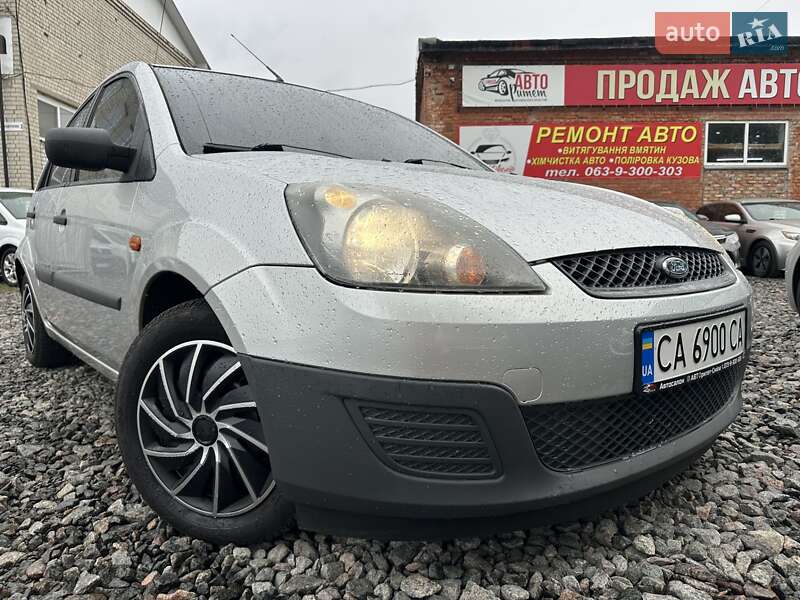Хэтчбек Ford Fiesta 2006 в Смеле