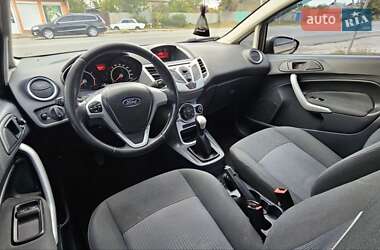 Хэтчбек Ford Fiesta 2012 в 