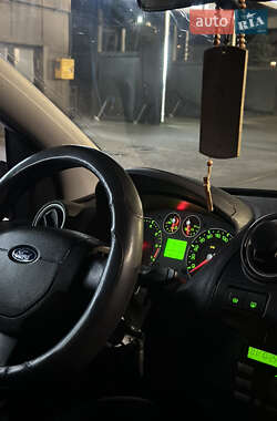 Хэтчбек Ford Fiesta 2006 в 