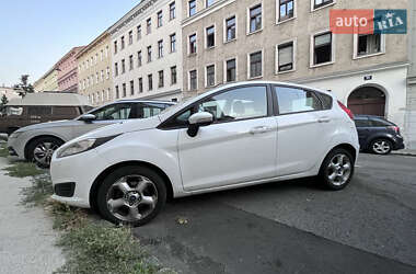 Хэтчбек Ford Fiesta 2016 в 