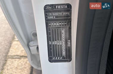 Хэтчбек Ford Fiesta 2016 в 
