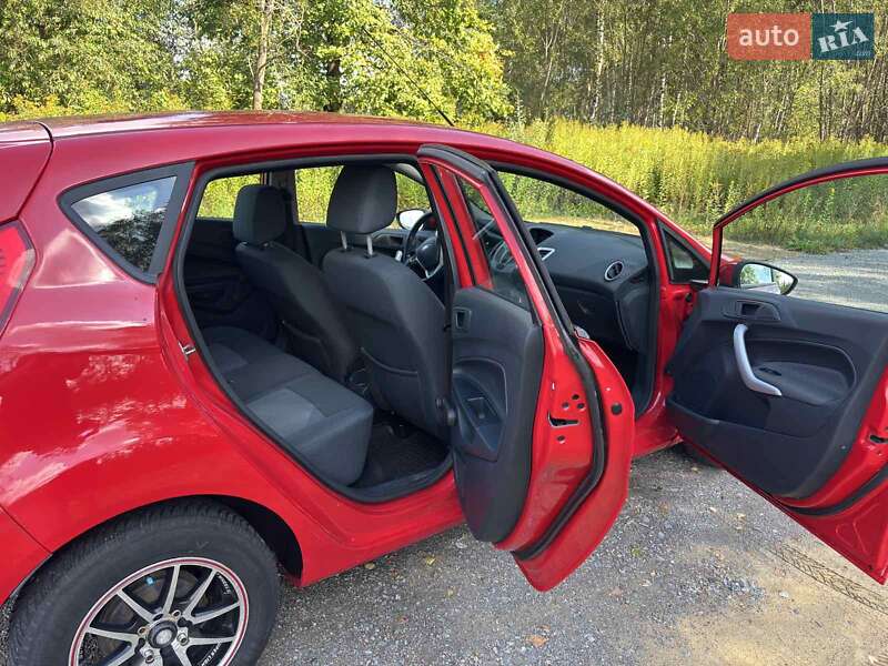 Хэтчбек Ford Fiesta 2011 в Львове