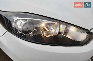 Хэтчбек Ford Fiesta 2015 в 
