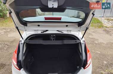 Хэтчбек Ford Fiesta 2015 в 