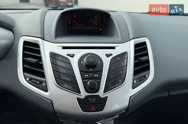 Хэтчбек Ford Fiesta 2009 в 