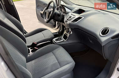 Хэтчбек Ford Fiesta 2009 в 