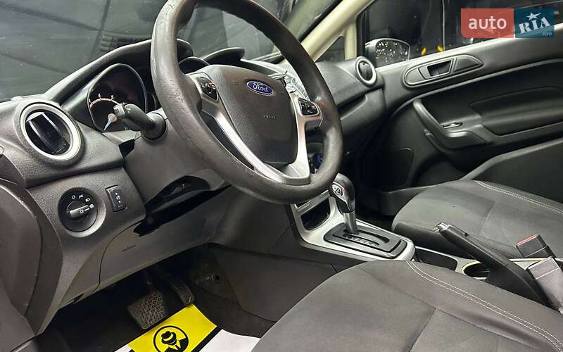 Седан Ford Fiesta 2018 в Черновцах