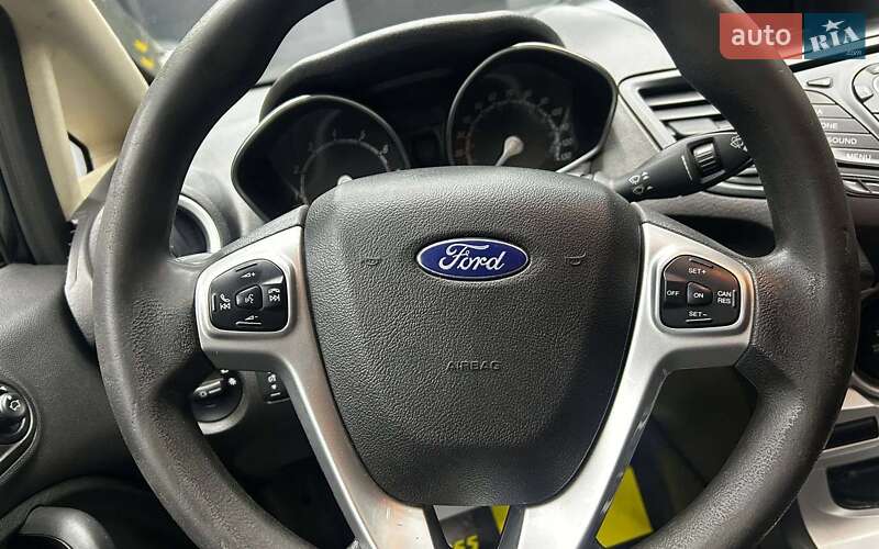 Седан Ford Fiesta 2018 в Черновцах