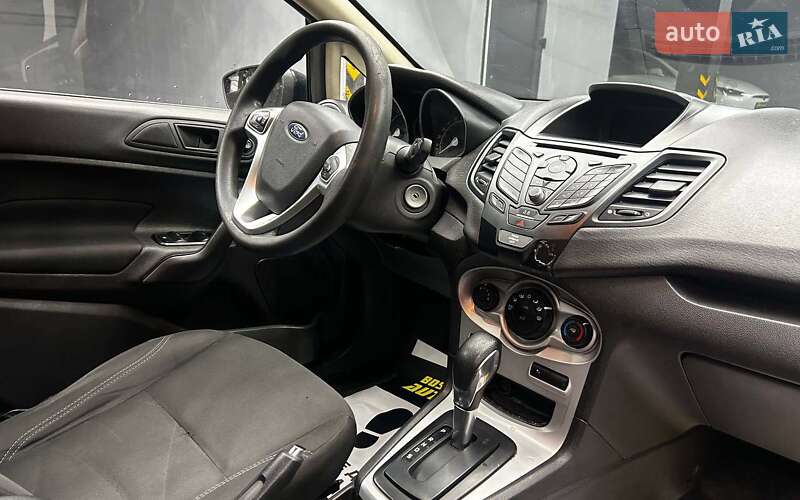 Седан Ford Fiesta 2018 в Черновцах