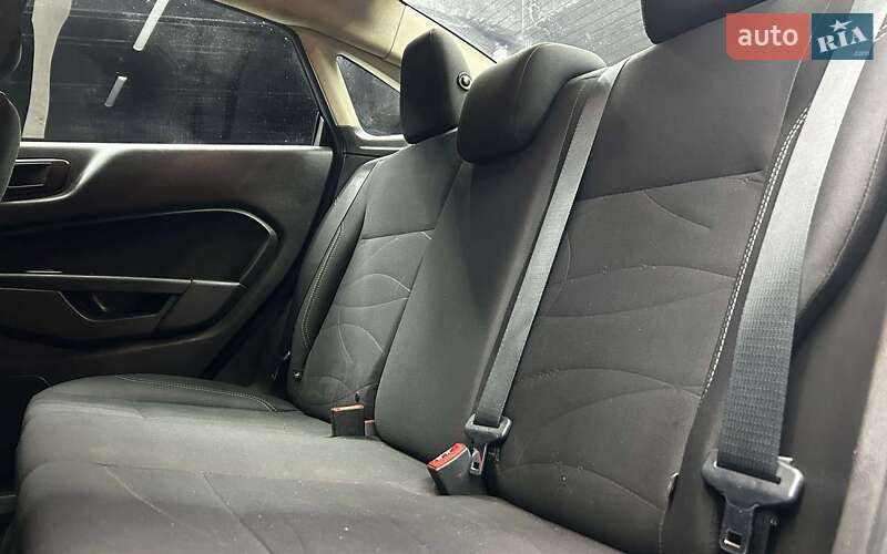 Седан Ford Fiesta 2018 в Черновцах