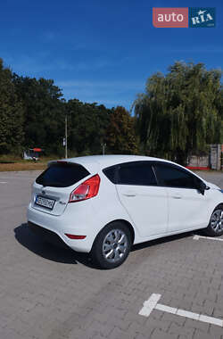 Хэтчбек Ford Fiesta 2016 в 