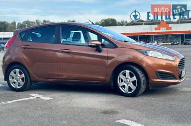 Хэтчбек Ford Fiesta 2015 в 