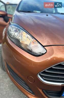 Хэтчбек Ford Fiesta 2015 в 