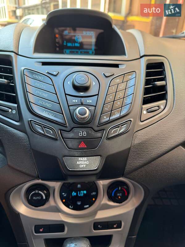 Седан Ford Fiesta 2014 в Сумах