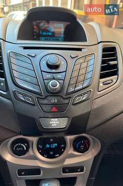 Седан Ford Fiesta 2014 в 