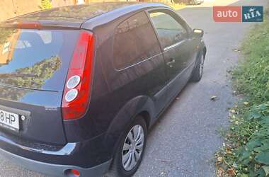 Хэтчбек Ford Fiesta 2005 в 