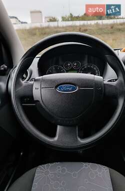 Хэтчбек Ford Fiesta 2008 в 
