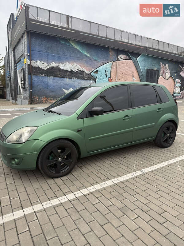 Хэтчбек Ford Fiesta 2007 в 