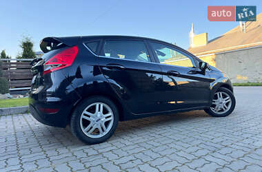 Хэтчбек Ford Fiesta 2012 в 