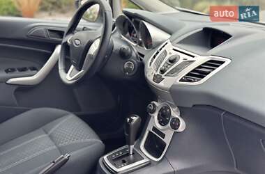 Хэтчбек Ford Fiesta 2010 в 