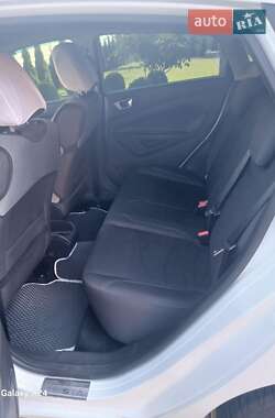 Хэтчбек Ford Fiesta 2013 в 