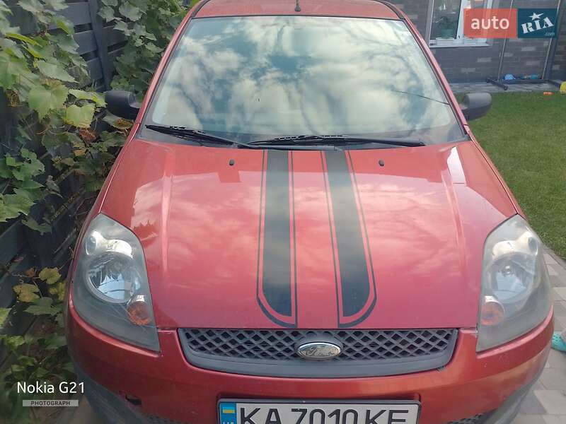 Хэтчбек Ford Fiesta 2006 в 