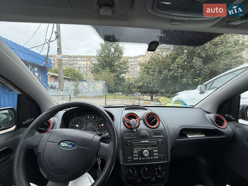 Хэтчбек Ford Fiesta 2008 в Обухове