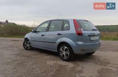 Хэтчбек Ford Fiesta 2005 в 