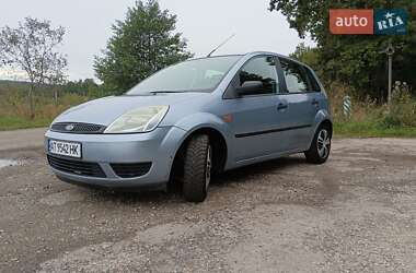 Хэтчбек Ford Fiesta 2005 в 