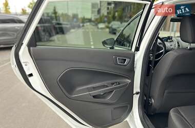 Хэтчбек Ford Fiesta 2013 в 