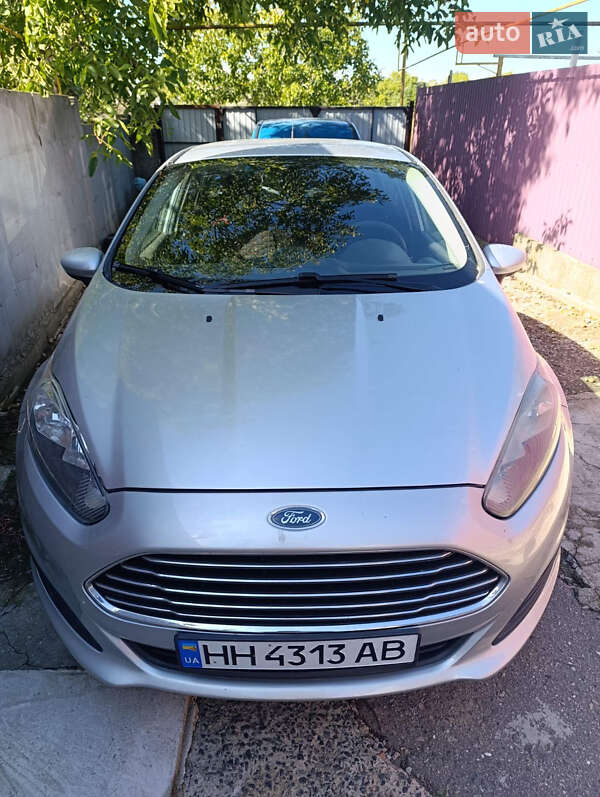 Седан Ford Fiesta 2015 в 