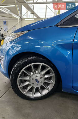 Хэтчбек Ford Fiesta 2011 в 
