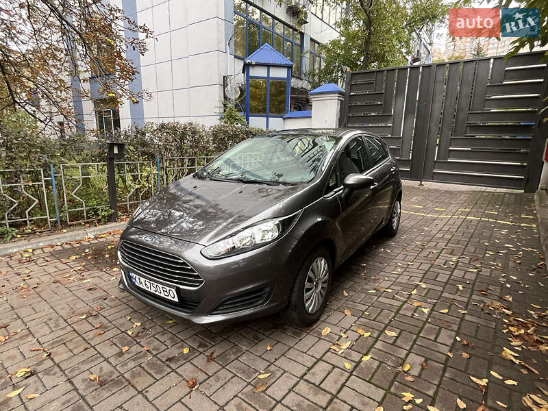 Хэтчбек Ford Fiesta 2018 в 