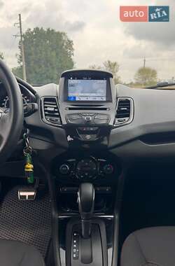 Хэтчбек Ford Fiesta 2018 в 