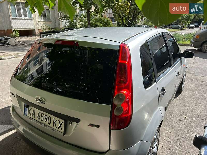 Хэтчбек Ford Fiesta 2006 в Киеве
