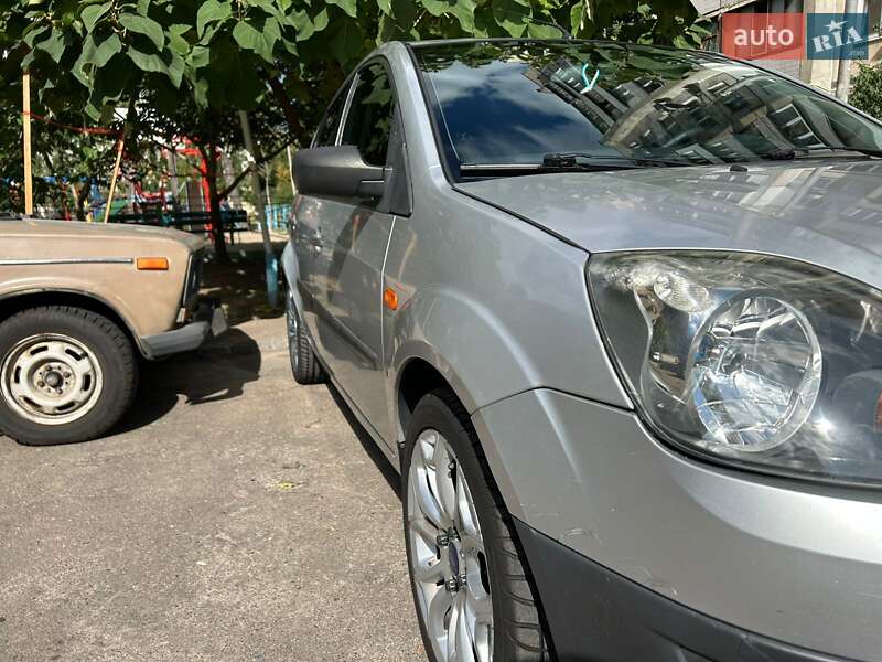 Хэтчбек Ford Fiesta 2006 в Киеве