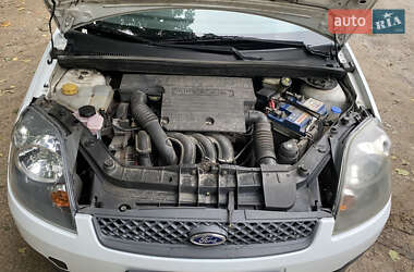 Хэтчбек Ford Fiesta 2007 в 