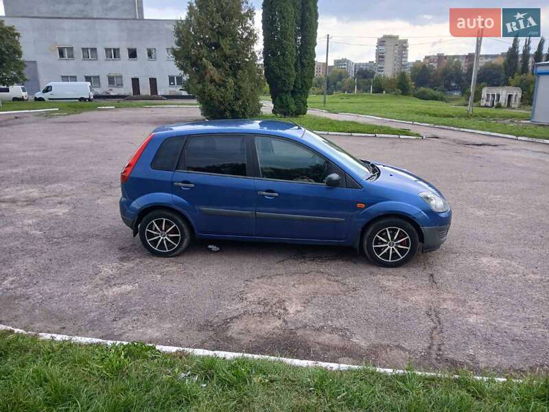 Хэтчбек Ford Fiesta 2007 в 