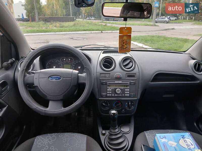 Хэтчбек Ford Fiesta 2007 в Ровно
